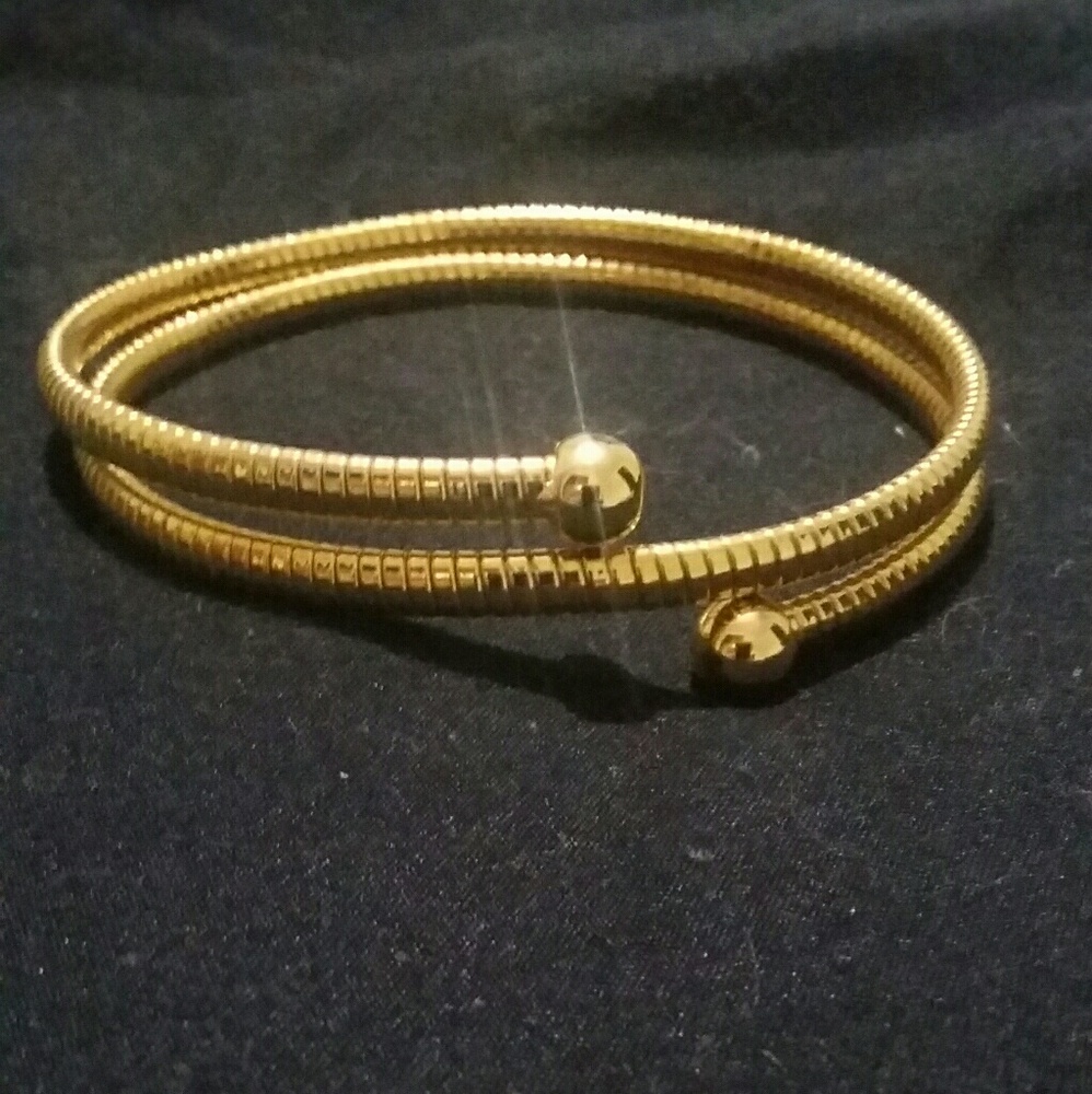 gold tone adjustable arm band/bracelet